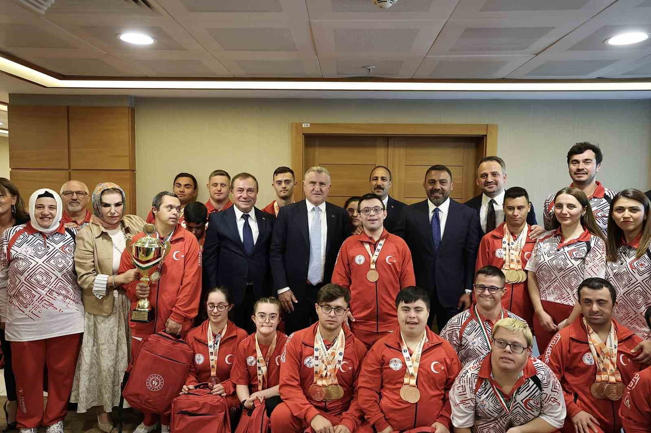 GENÇLİK VE SPOR BAKANI OSMAN AŞKIN BAK, 2026 SU-DS DÜNYA ŞAMPİYONASI VE IBA21 DÜNYA BASKETBOL...