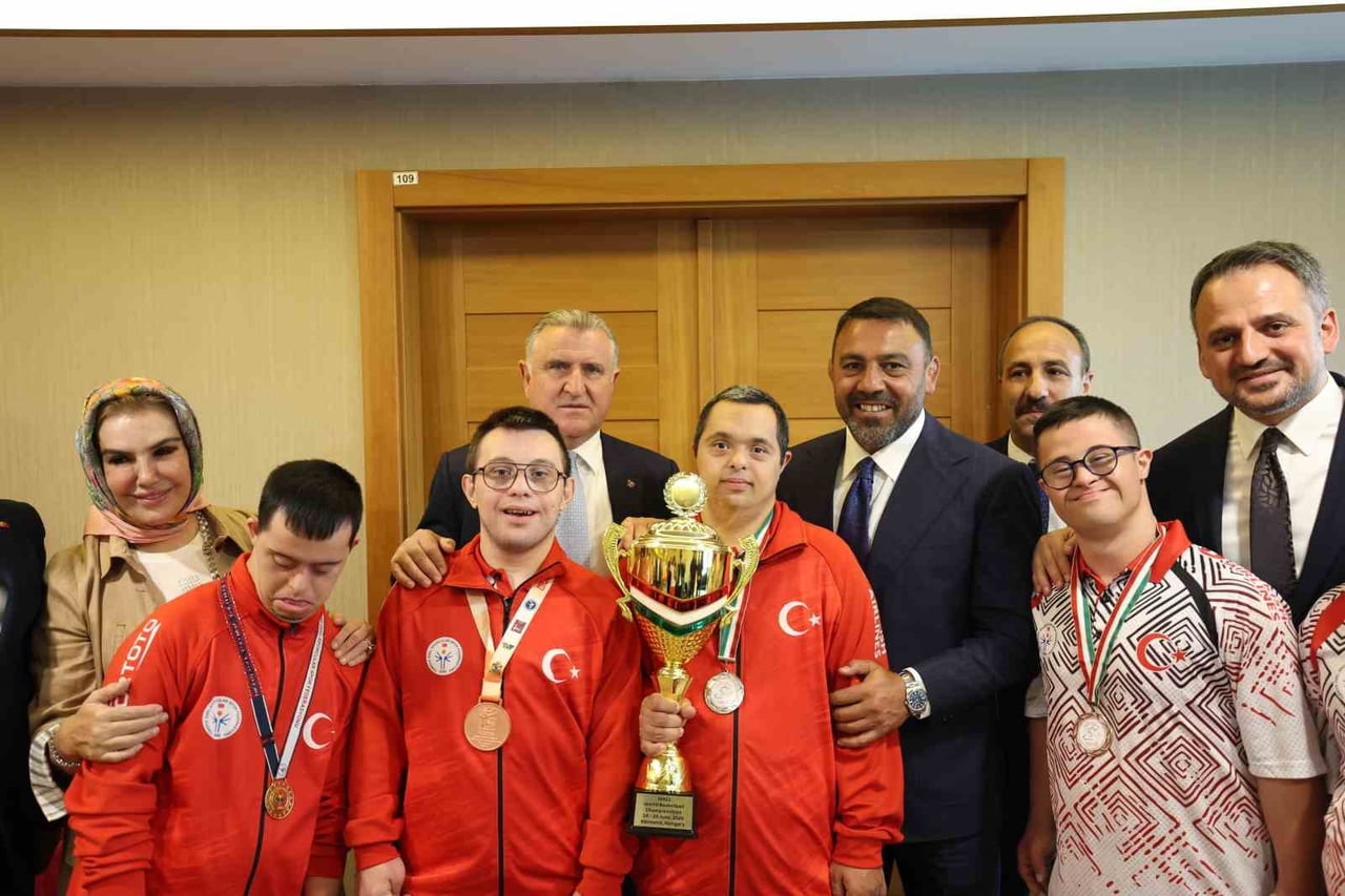 GENÇLİK VE SPOR BAKANI OSMAN AŞKIN BAK, 2026 SU-DS DÜNYA ŞAMPİYONASI VE IBA21 DÜNYA BASKETBOL...