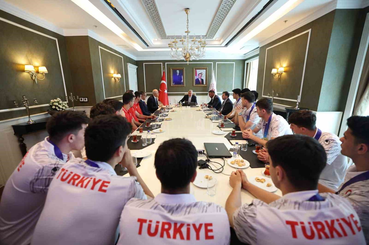GENÇLİK VE SPOR BAKANI OSMAN AŞKIN BAK, ÇİN’DE DÜZENLENEN 2026 ISF DÜNYA LİSELER ARASI VOLEYBOL...