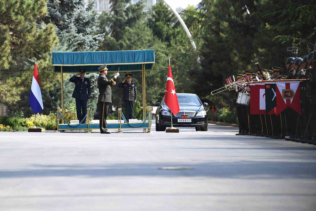 GENELKURMAY BAŞKANI ORGENERAL SELÇUK BAYRAKTAROĞLU, HOLLANDA GENELKURMAY BAŞKANI ORGENERAL ONNO...