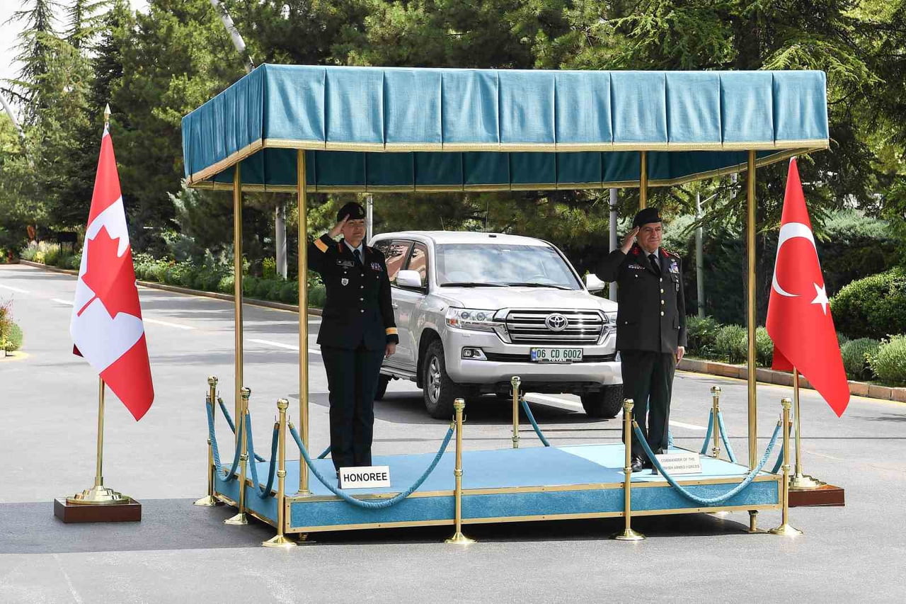 GENELKURMAY BAŞKANI ORGENERAL SELÇUK BAYRAKTAROĞLU, KANADA GENELKURMAY BAŞKANI ORGENERAL JENNİE...