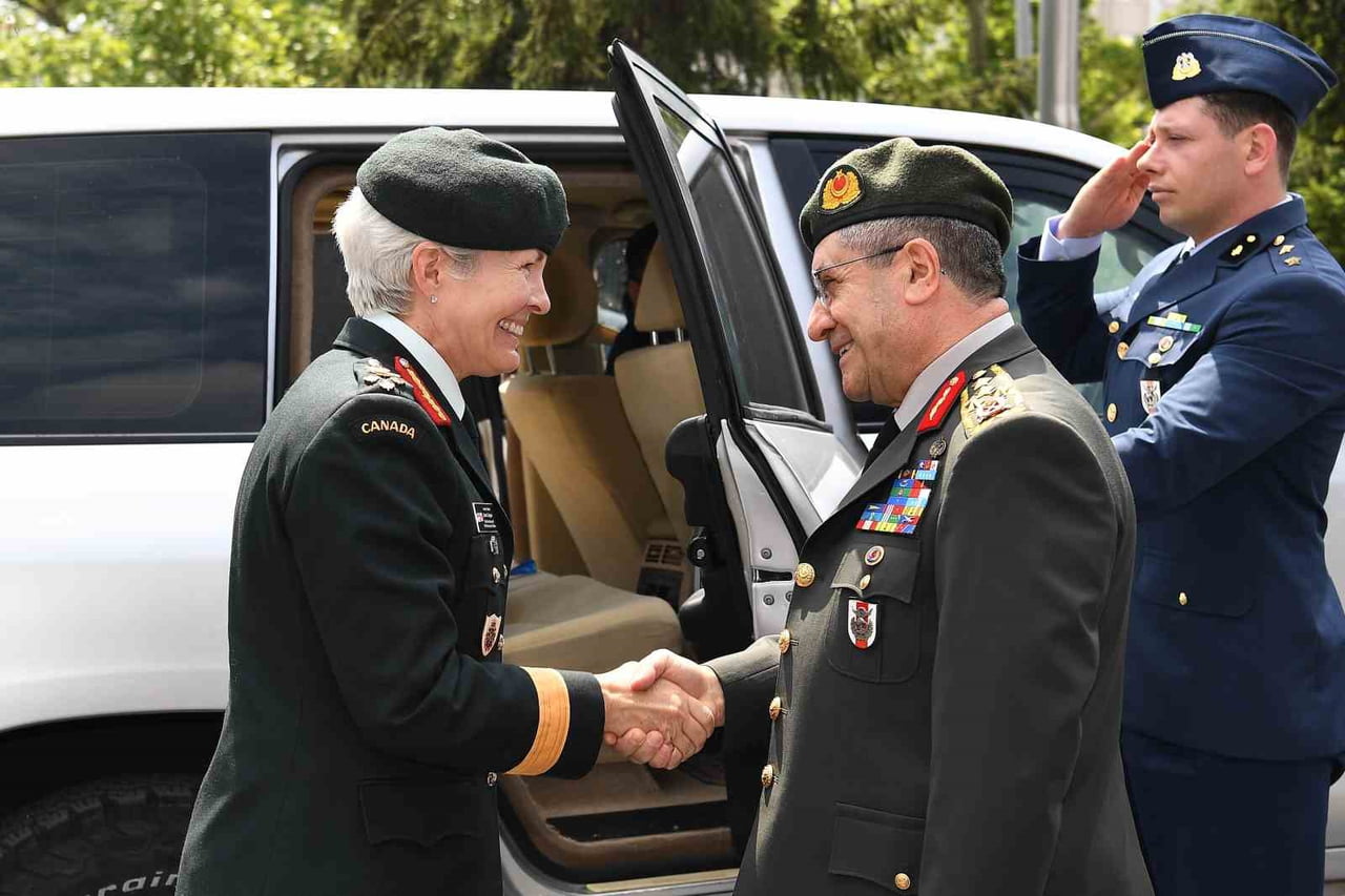GENELKURMAY BAŞKANI ORGENERAL SELÇUK BAYRAKTAROĞLU, KANADA GENELKURMAY BAŞKANI ORGENERAL JENNİE...