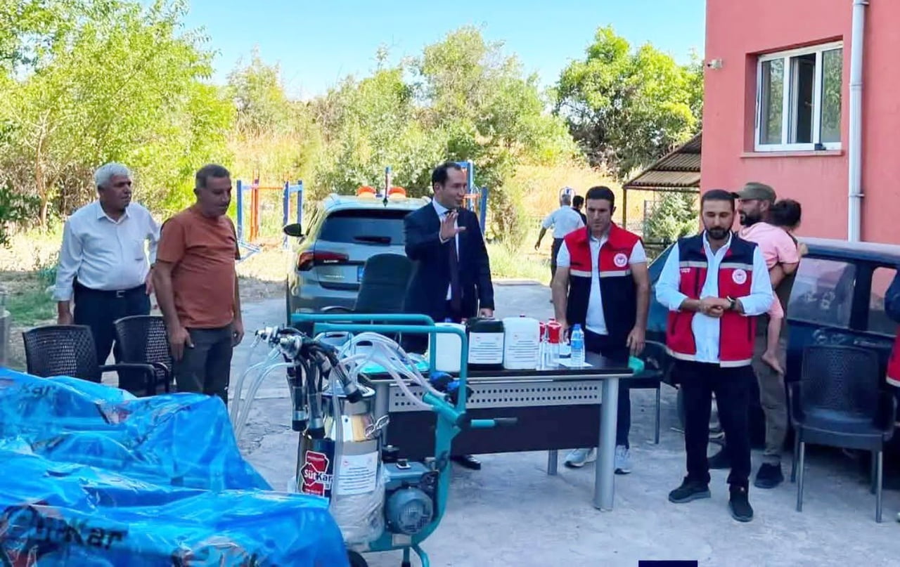 GERGER'DE ÜRETİCİLERE YÜZDE 50 HİBELİ SÜT SAĞIM MAKİNESİ DESTEĞİ