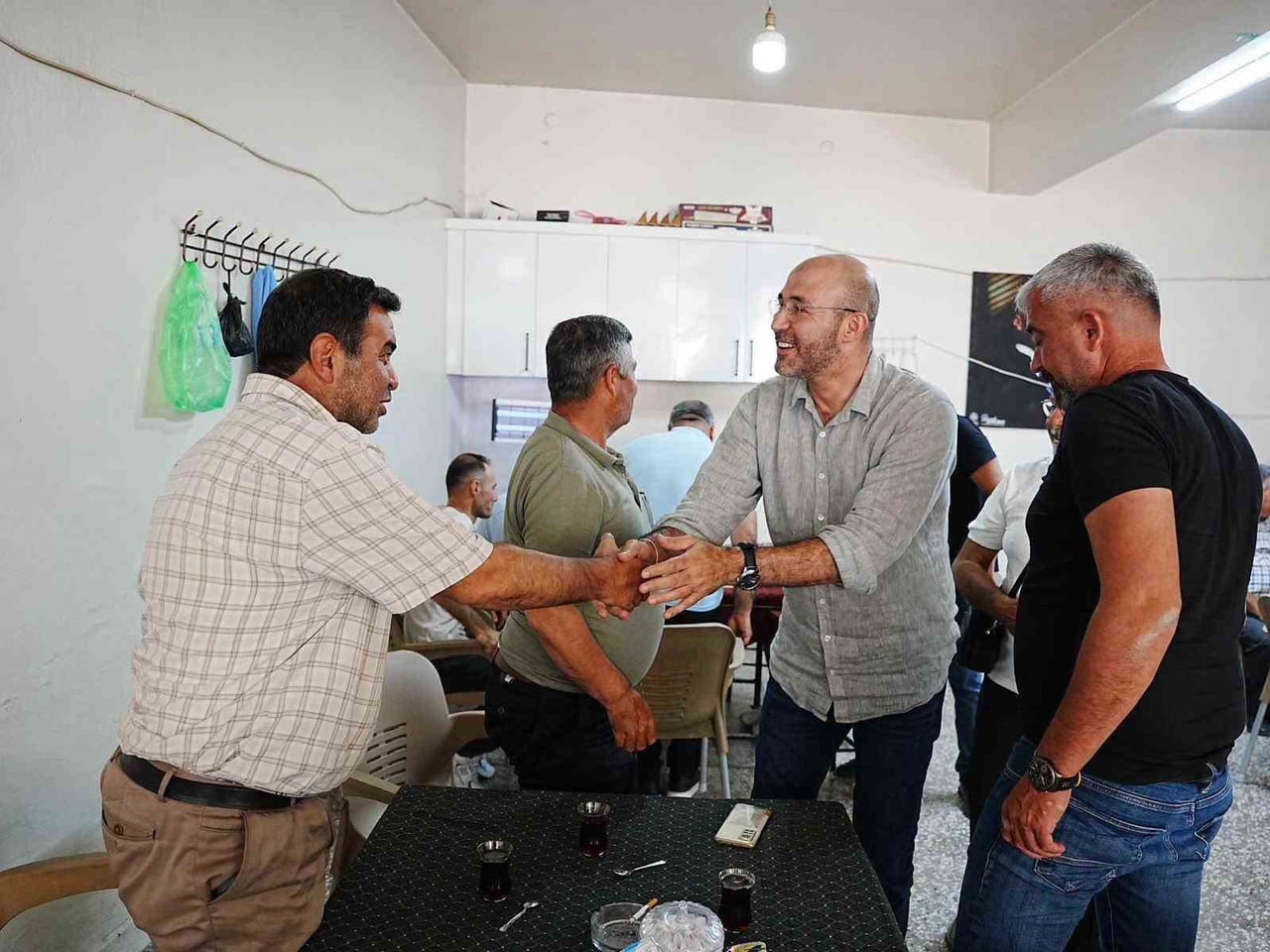 GERMENCİK BELEDİYE BAŞKANI BURAK ZENCİRCİ, MEŞELİ MAHALLESİ'NDE KAHVEHANELERİ ZİYARET EDEREK...