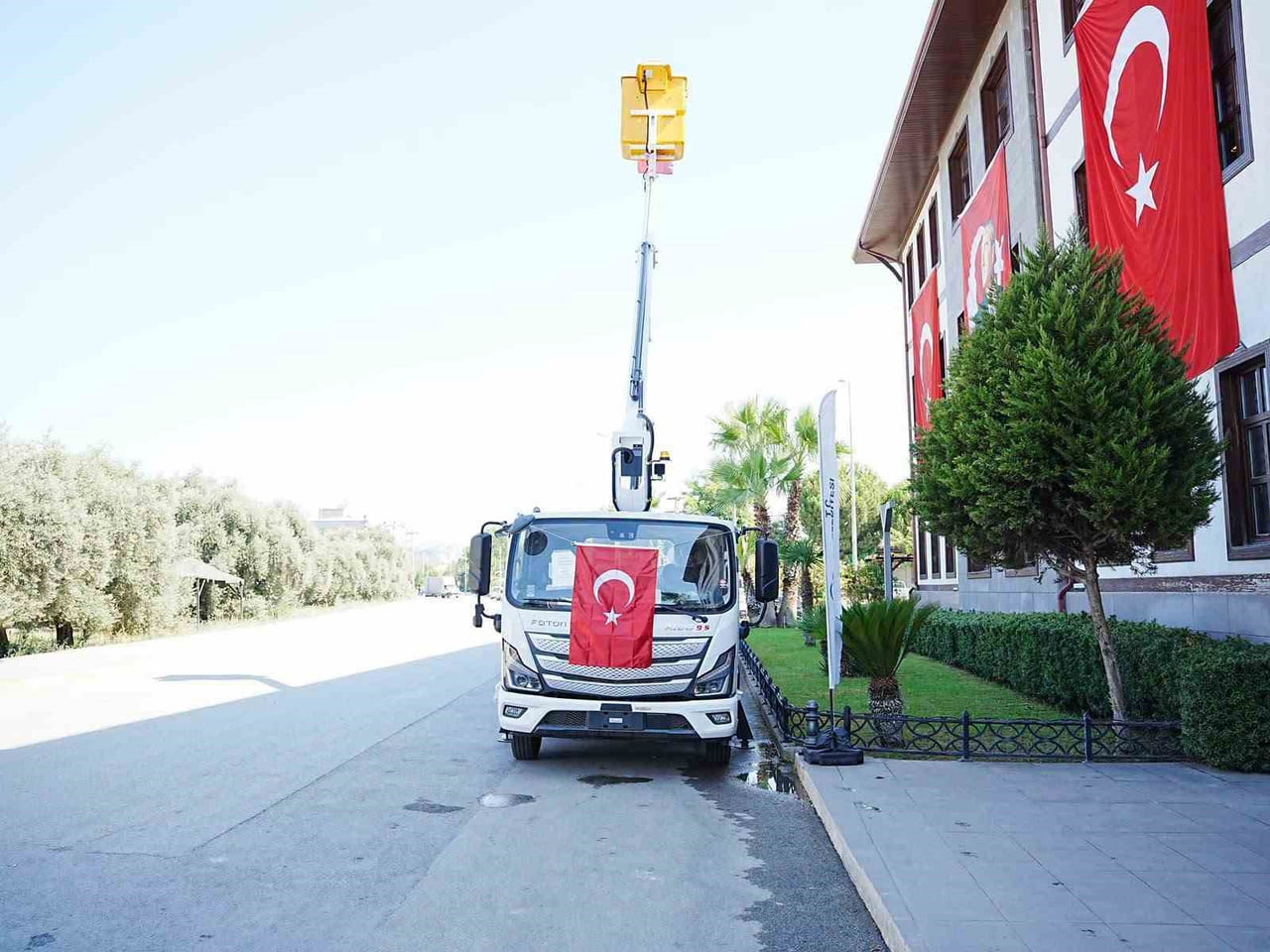 GERMENCİK BELEDİYESİ, TÜRKİYE BELEDİYELER BİRLİĞİ'NDEN HİBE DESTEĞİYLE TEMİN EDİLEN YENİ ARACI...
