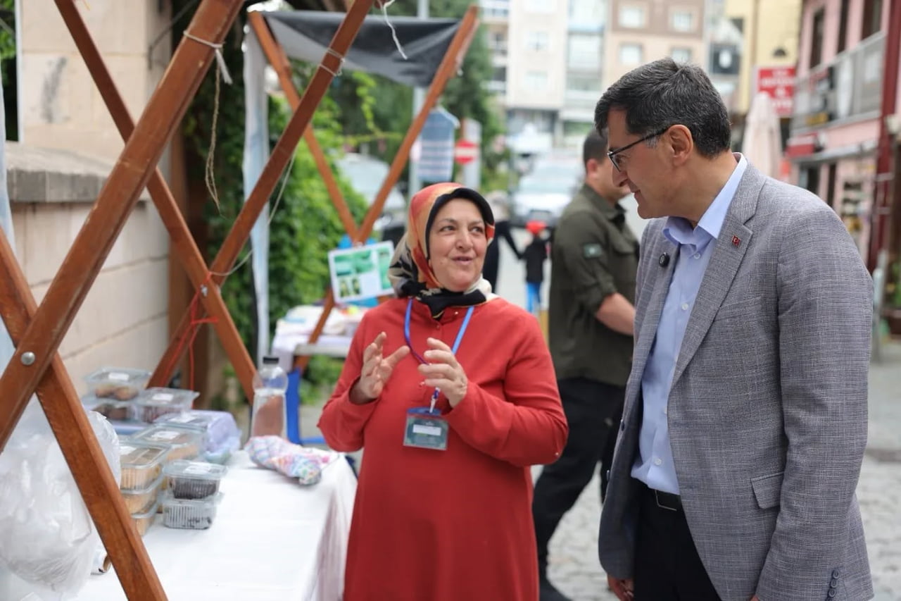 GERMİYAN SOKAK'TA YÖRESEL LEZZETLER VE EL SANATLARI YOĞUN İLGİ GÖRDÜ