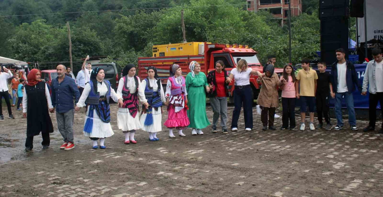 GİRESUN'DA FINDIK HASADI ÖNCESİNDE HER YIL GELENEKSEL OLARAK GÖRELE VE TİREBOLU KÖYLERİ TARAFINDAN...