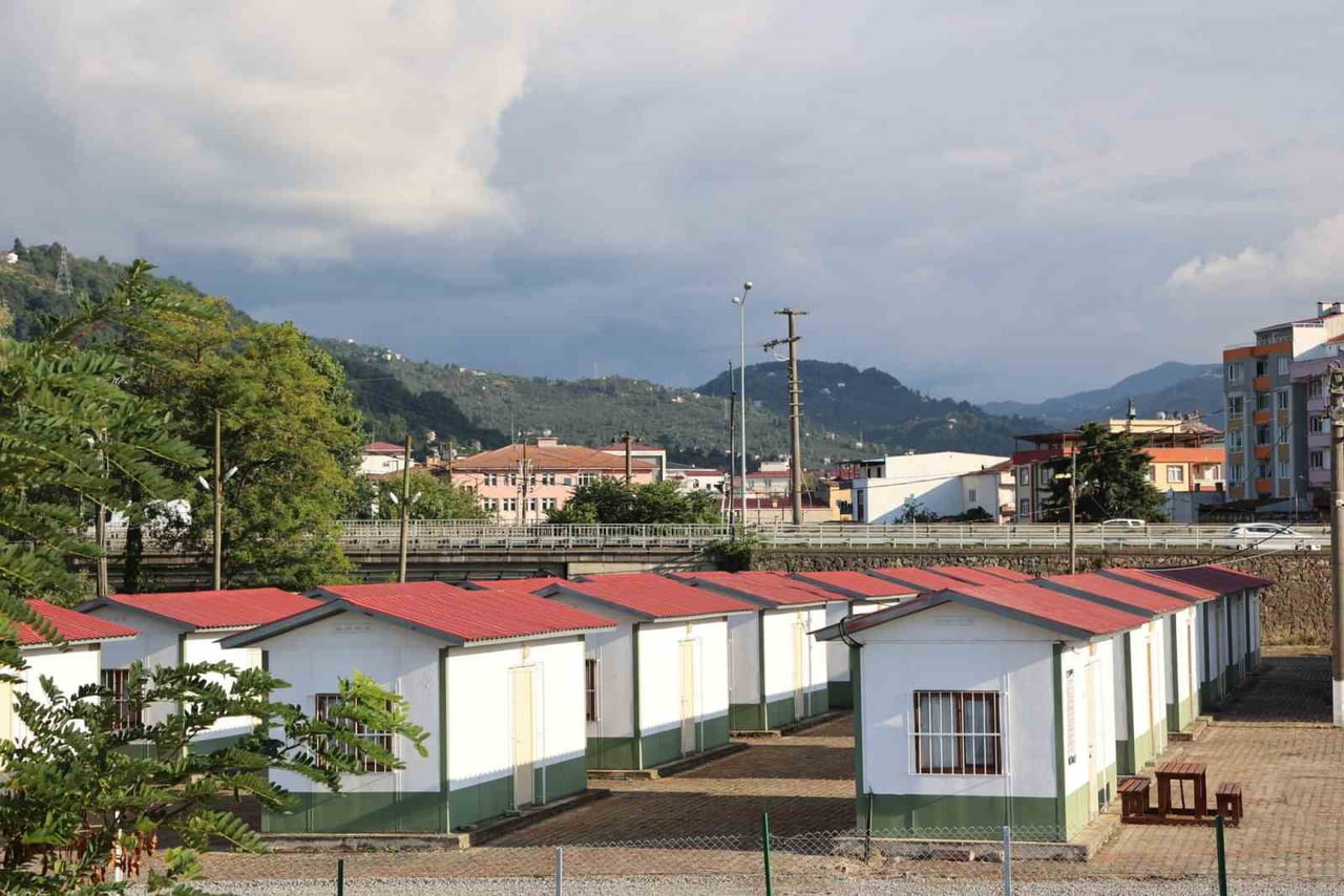 GİRESUN'DA FINDIK HASADINA GÜNLER KALA MEVSİMLİK FINDIK İŞÇİLERİNİN KONAKLAYACAĞI GEÇİÇİ KONAKLAMA...