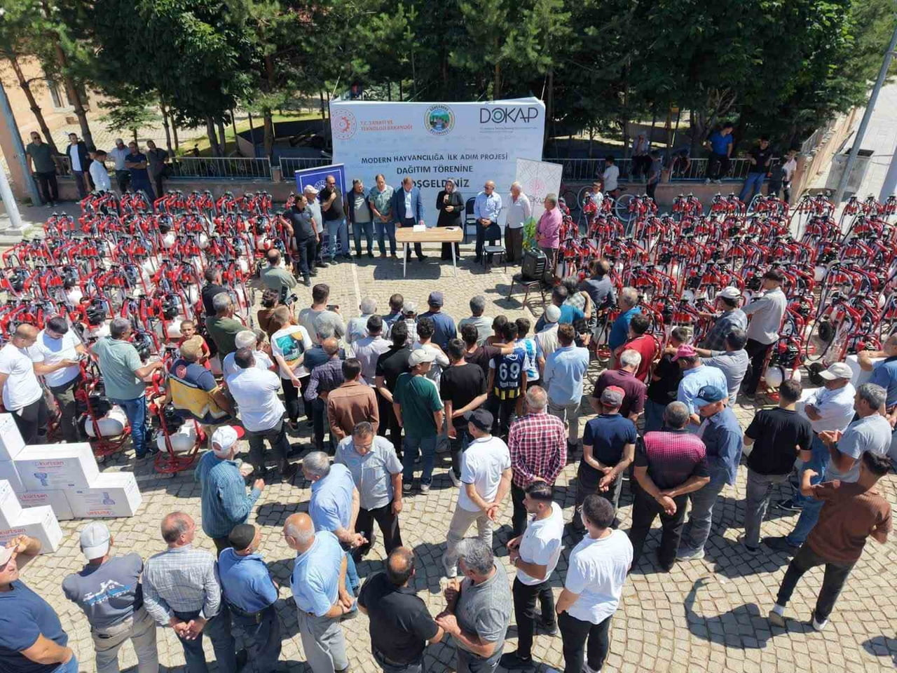 GÖKÇEDERE’DE 250 İŞLETMEYE MAKİNE VE EKİPMAN DAĞITILDI