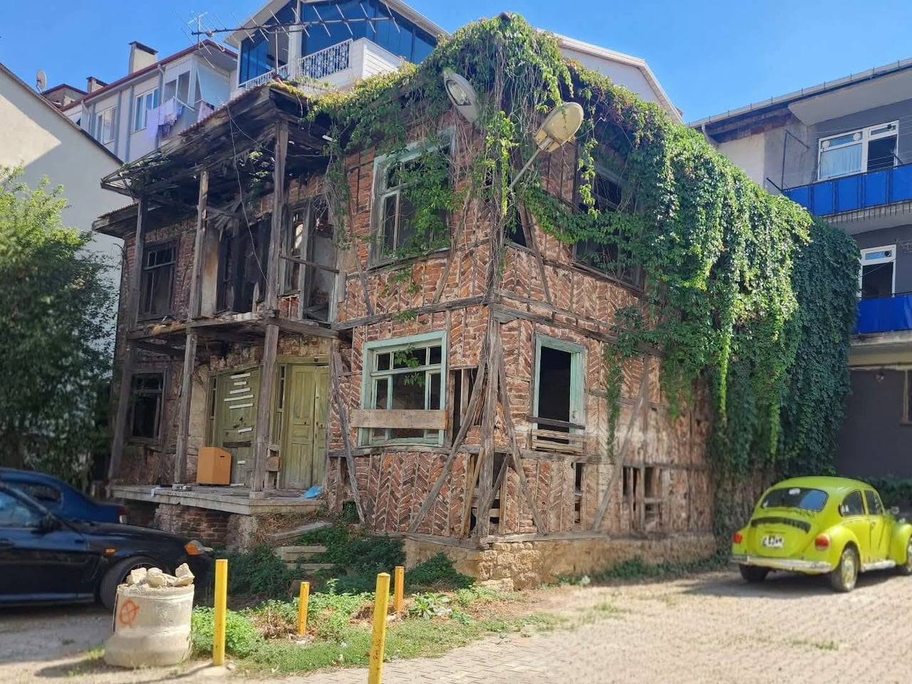 GÖLCÜK'TE, DEĞİRMENDERE YALI EVLERİ YANINDA BULUNAN VE KORUNMASI GEREKEN KÜLTÜR VARLIĞI...