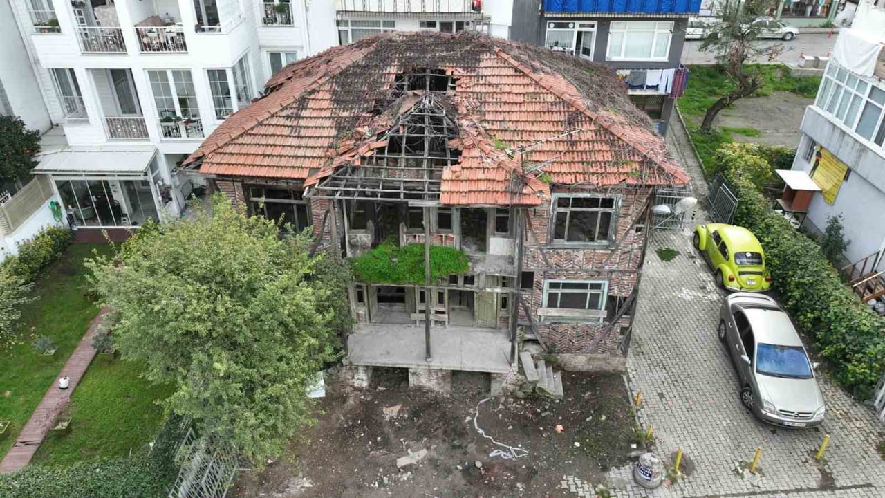 GÖLCÜK'TE, DEĞİRMENDERE YALI EVLERİ YANINDA BULUNAN VE KORUNMASI GEREKEN KÜLTÜR VARLIĞI...