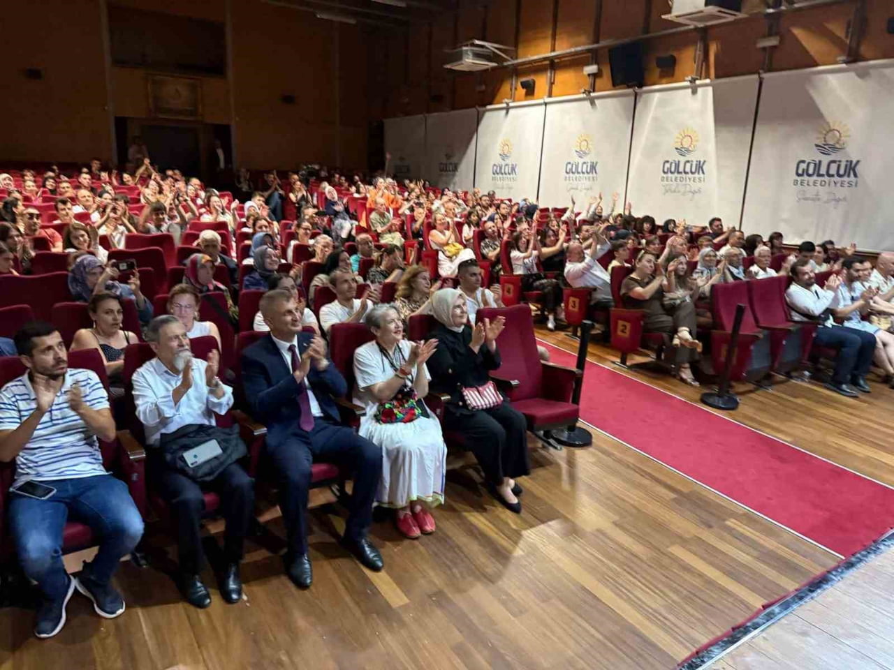 GÖLCÜK BELEDİYESİ KONSERVATUVARI ÖĞRENCİLERİNDEN OLUŞAN TÜRK HALK MÜZİĞİ UYGULAMA TOPLULUĞU...