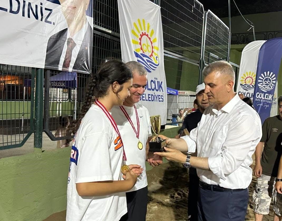 GÖLCÜK BELEDİYESİ TARAFINDAN DÜZENLENEN YAZ SPOR ETKİNLİKLERİ KAPSAMINDAKİ PLAJ VOLEYBOLU...