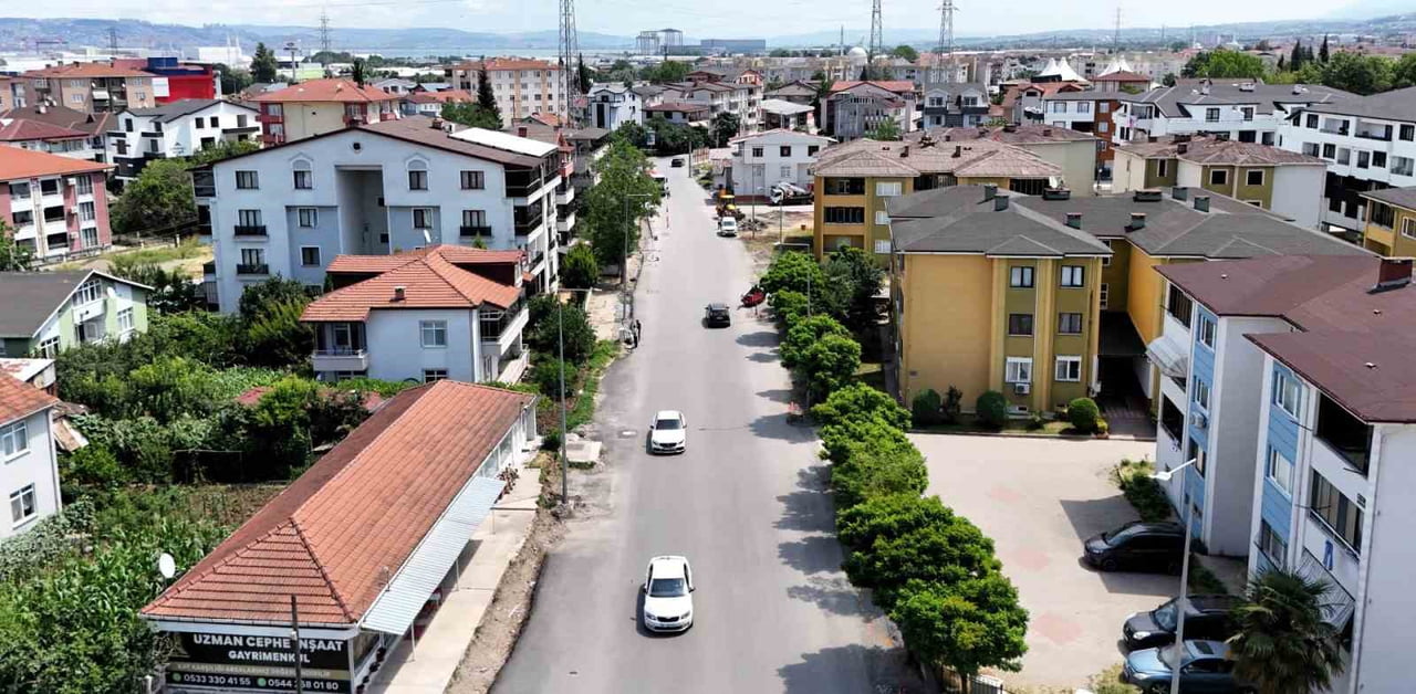 GÖLCÜK ÇİFTLİK MAHALLESİ'NDE ALTYAPININ YENİLENMESİNİN ARDINDAN BAŞLATILAN ÜSTYAPI ÇALIŞMALARI TÜM...