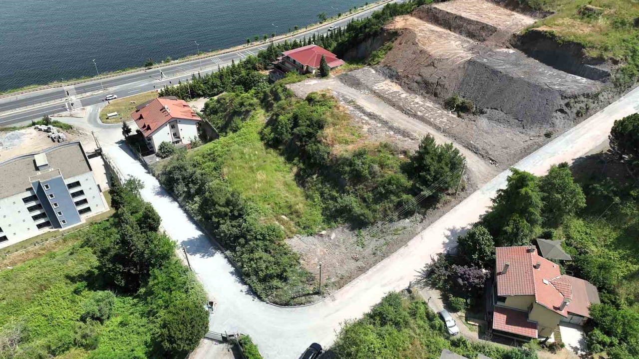 GÖLCÜK HALIDERE MAHALLESİ'NDE ALTYAPI ÇALIŞMALARI SONRASI BOZULAN YOLLARDA YENİLEME ÇALIŞMASI...