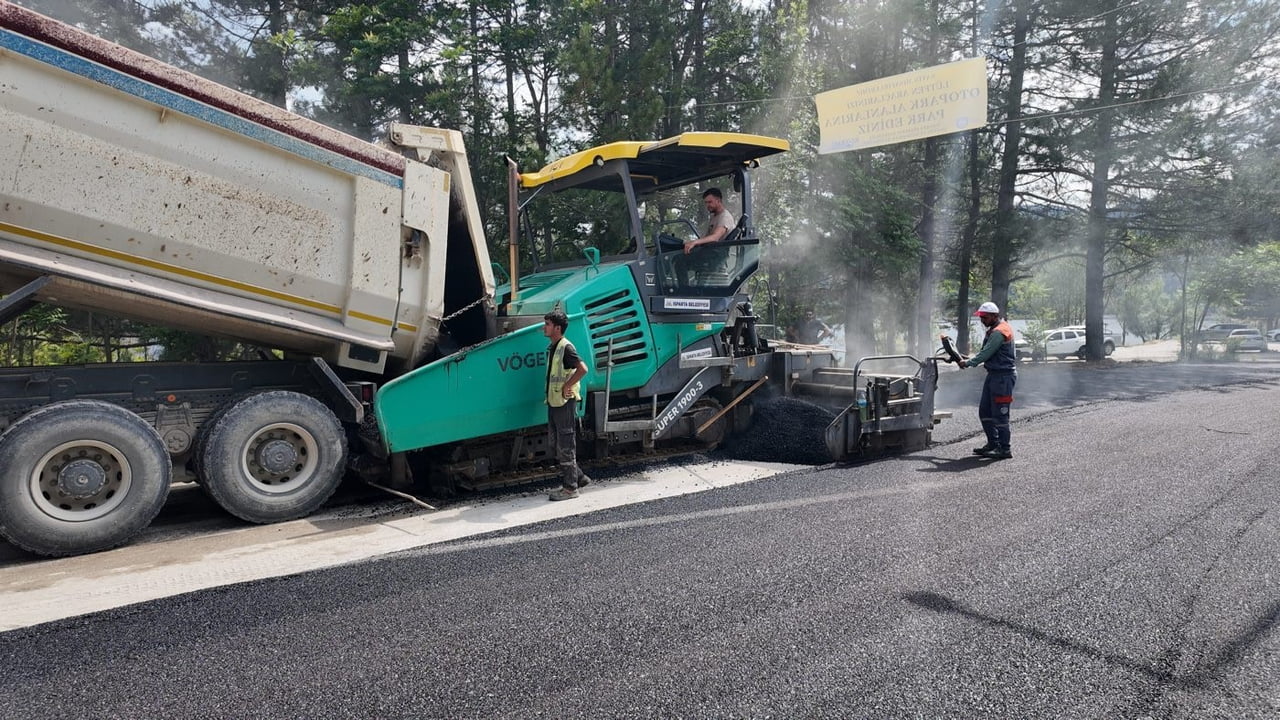 GÖLCÜK TABİAT PARKI İLE DERE MAHALLESİ ARASINDAKİ YOL ASFALTLANIYOR