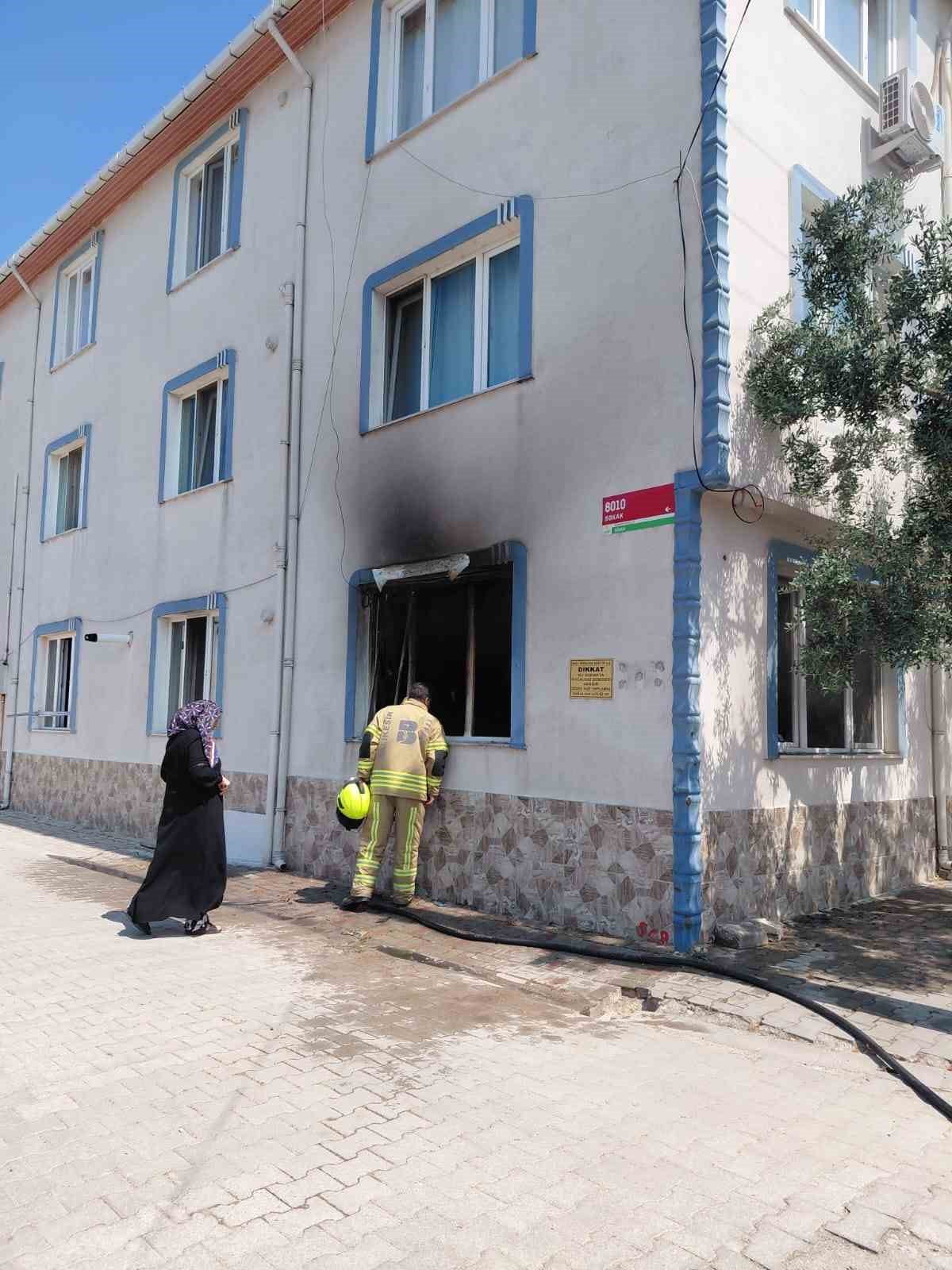 GÖNEN'DE BİR EVDE ÇIKAN YANGIN HASARA NEDEN OLDU