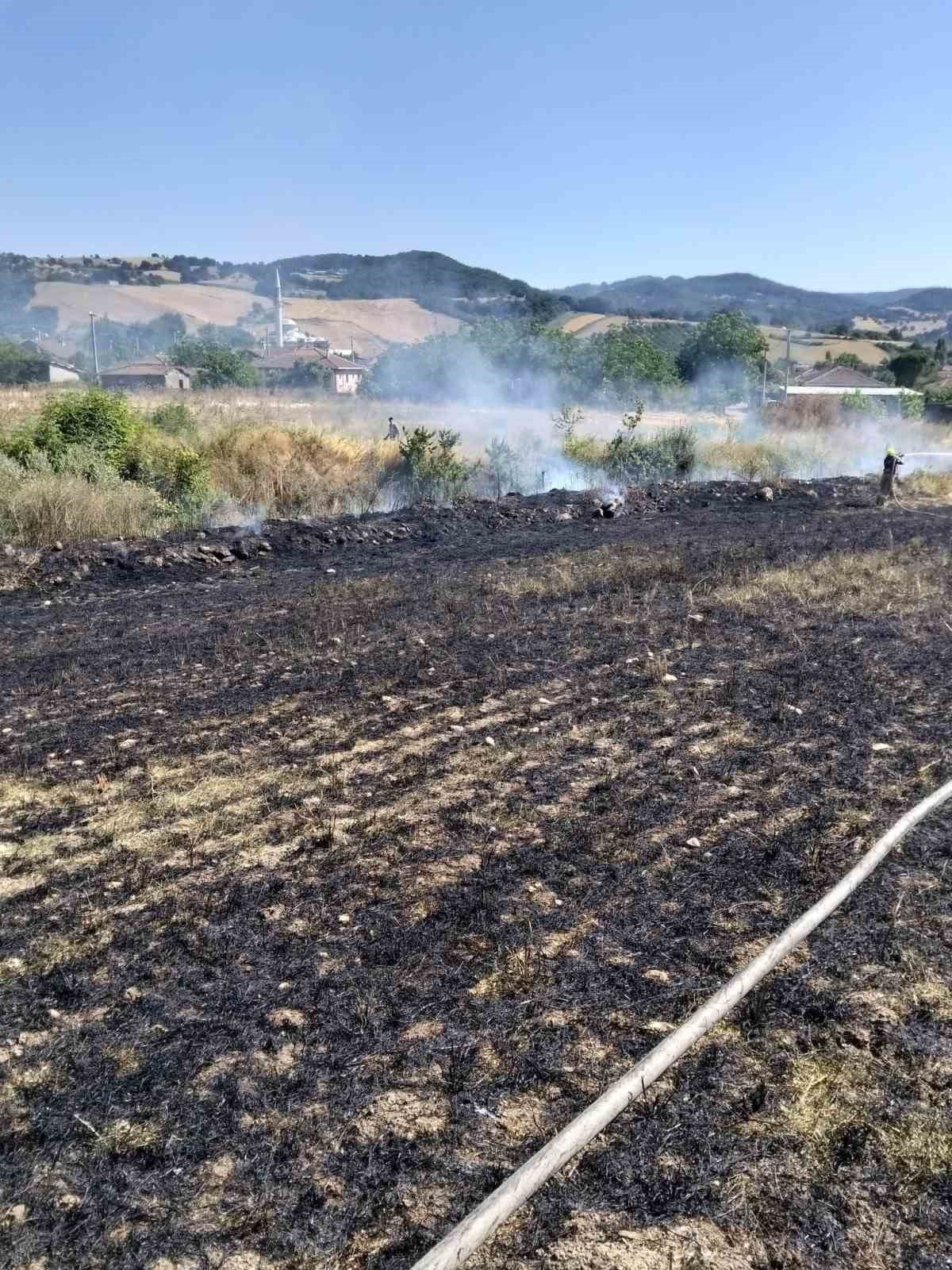 GÖNEN'DE İKİ FARKLI MAHALLEDE ÇIKAN ARAZİ YANGINLARI SÖNDÜRÜLDÜ
