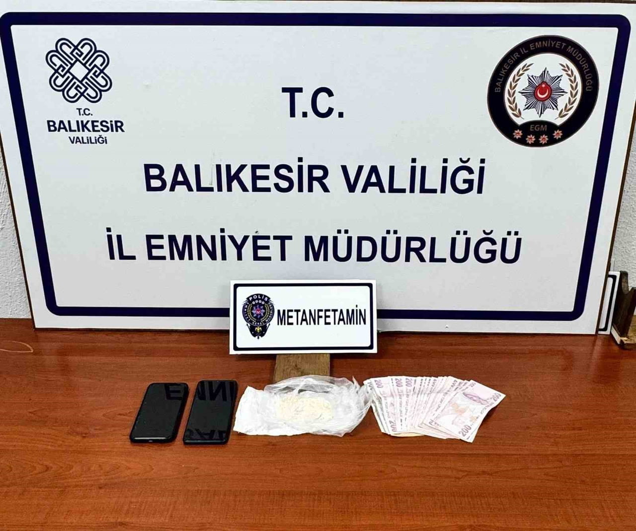 GÖNEN'DE UYUŞTURUCU OPERASYONUNDA 2 ŞÜPHELİ TUTUKLANDI