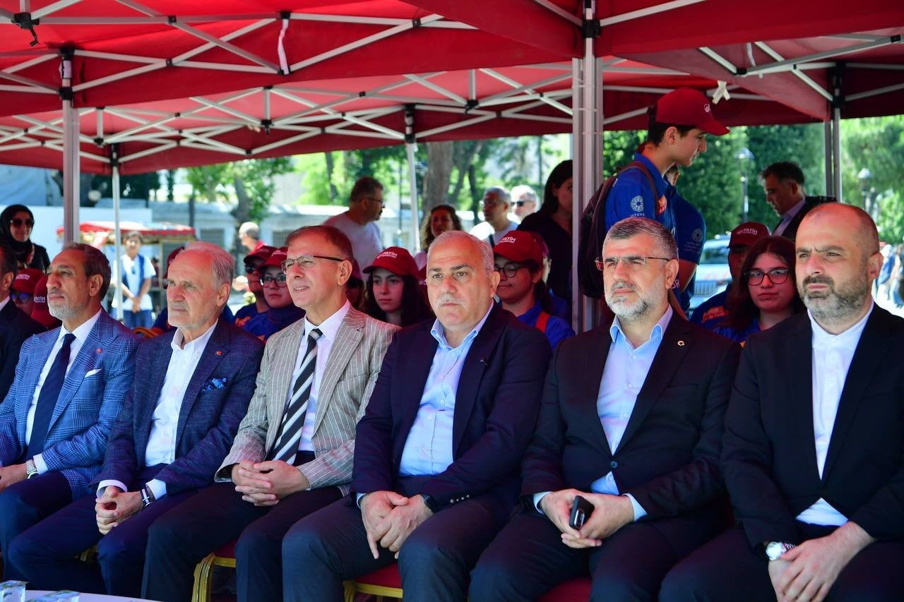 GÖNÜLLÜ TURİZM ELÇİLERİ PROGRAMI YENİ DÖNEM TANITIM TOPLANTISI SULTANAHMET MEYDANI'NDA BULUNAN...