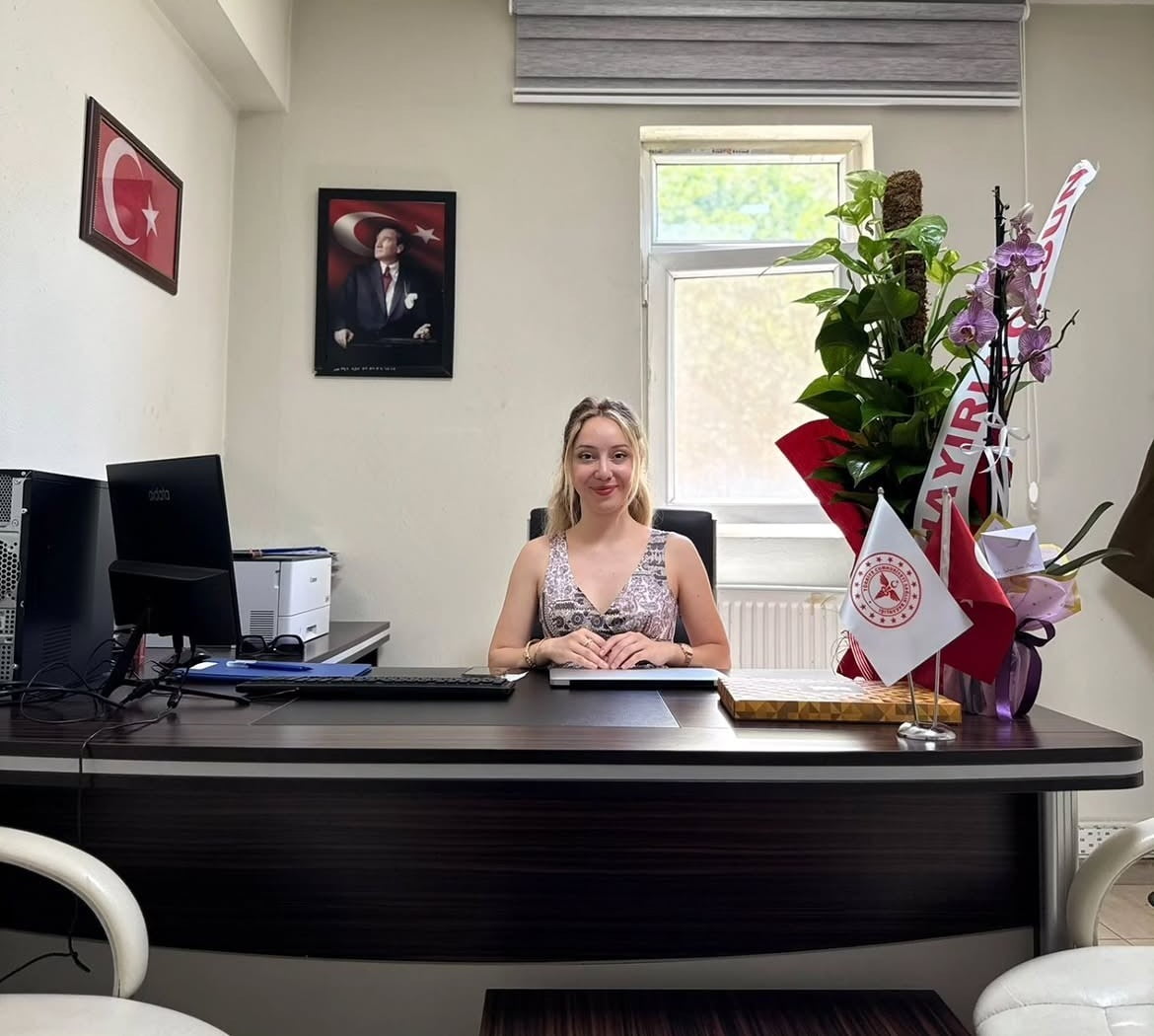 GÖREVİNİ DR. CESUR ERCAN'DAN DEVRALAN DR. SENA SEHER ELAGÖZ, ULUDERE İLÇE SAĞLIK MÜDÜRLÜĞÜ...