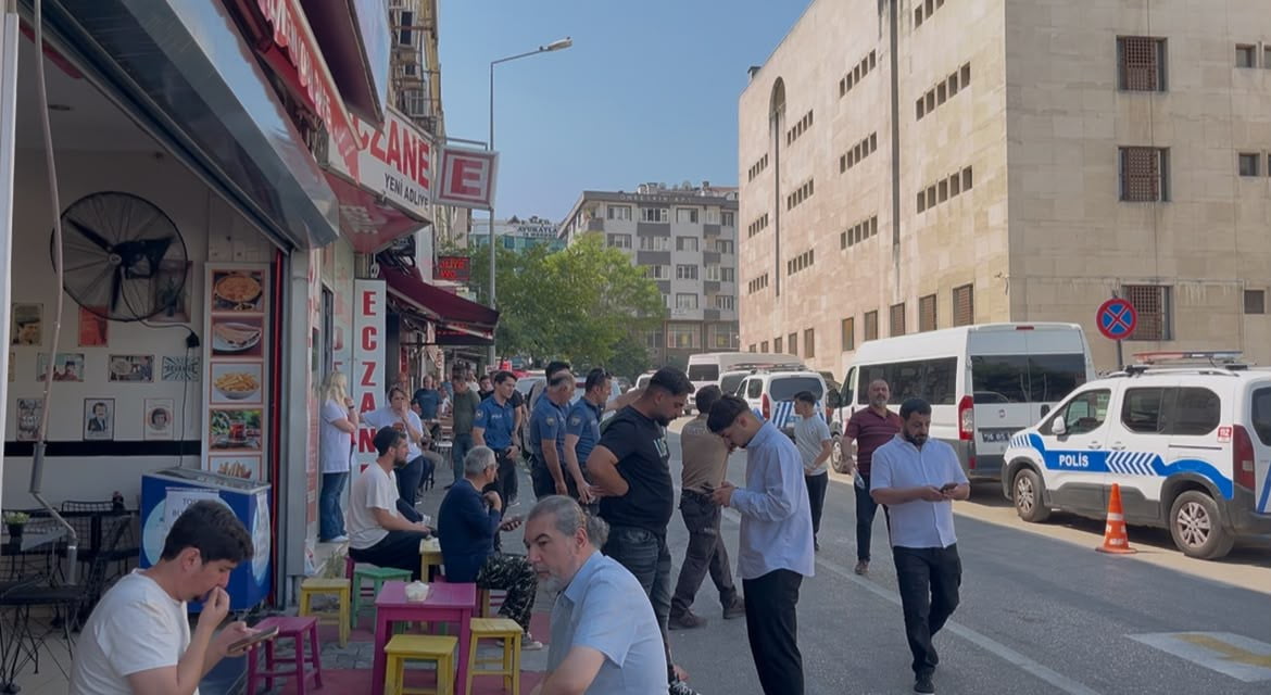 GÖRÜLECEK DAVA ÖNCESİNDE ÇAY BAHÇESİNDE KARŞILAŞAN DAVALI TARAFLAR ARASINDA BAŞLAYAN TARTIŞMA...