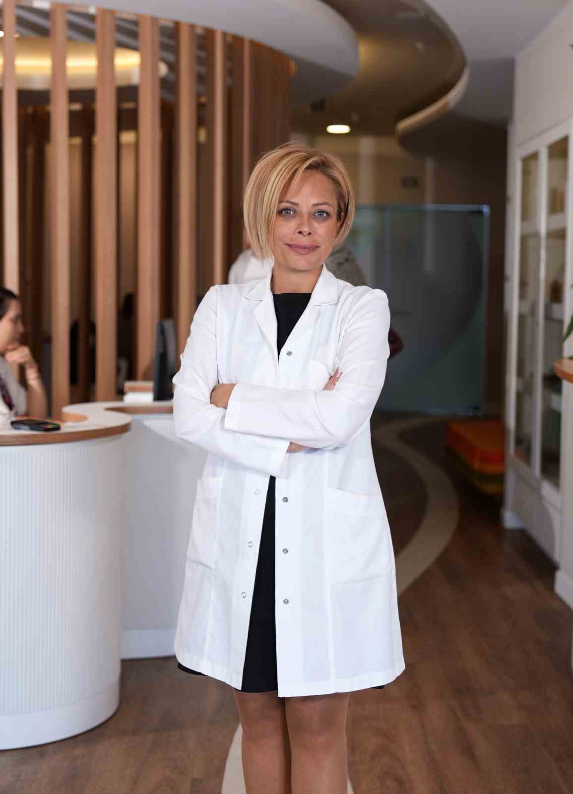GÖZ HASTALIKLARI UZMANI DOÇ. DR. REFİKA HANDE KARAKAHYA