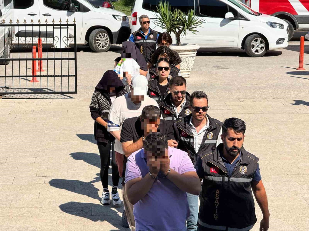 GÖZALTINA ALINAN 6 ŞÜPHELİ ADLİYEYE SEVK EDİLDİ