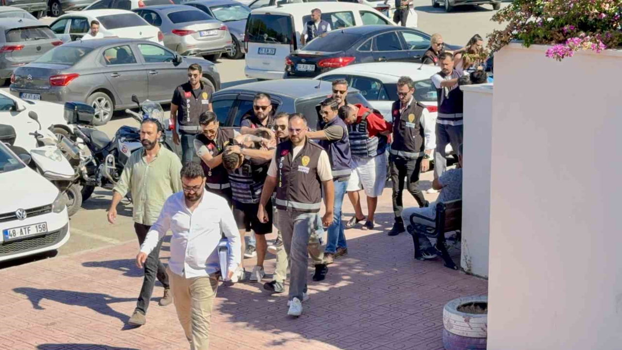 GÖZALTINA ALINAN 7 ŞÜPHELİ ADLİYEYE SEVK EDİLDİ.