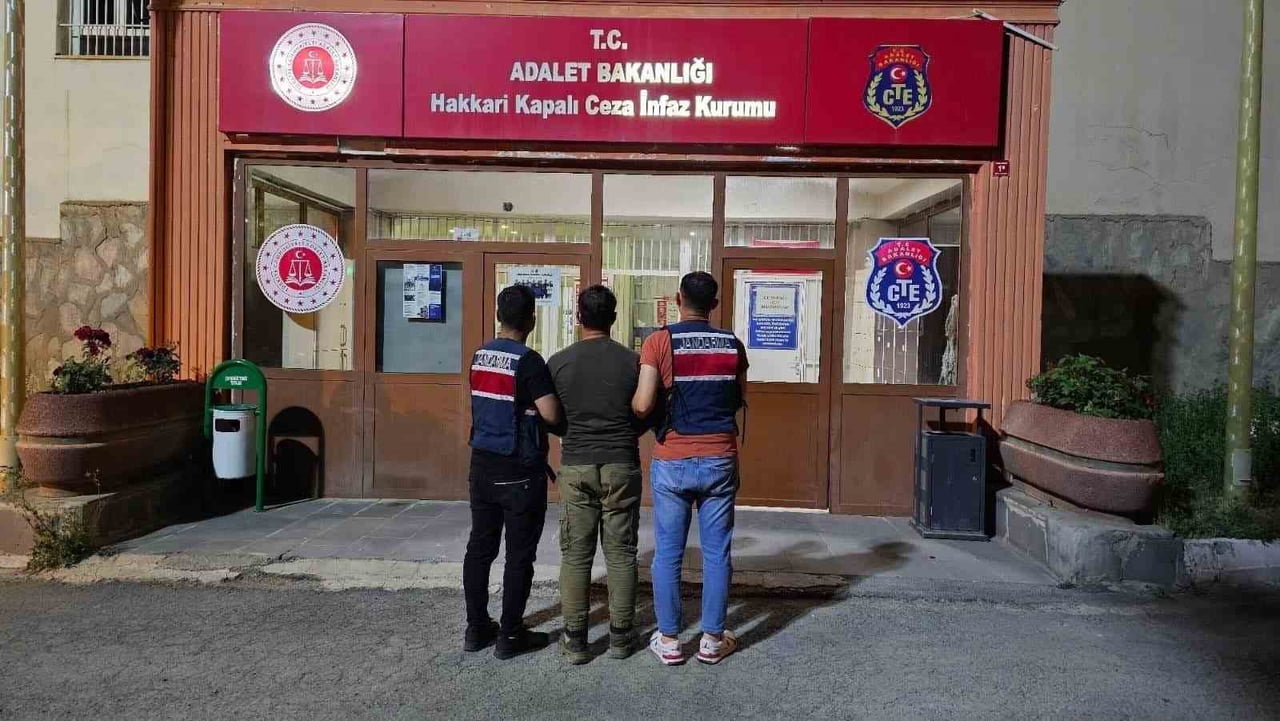 GÖZALTINA ALINAN ŞÜPHELİ, ÇIKARILDIĞI MAHKEMECE TUTUKLANARAK HAKKARİ KAPALI CEZA İNFAZ KURUMU'NA...