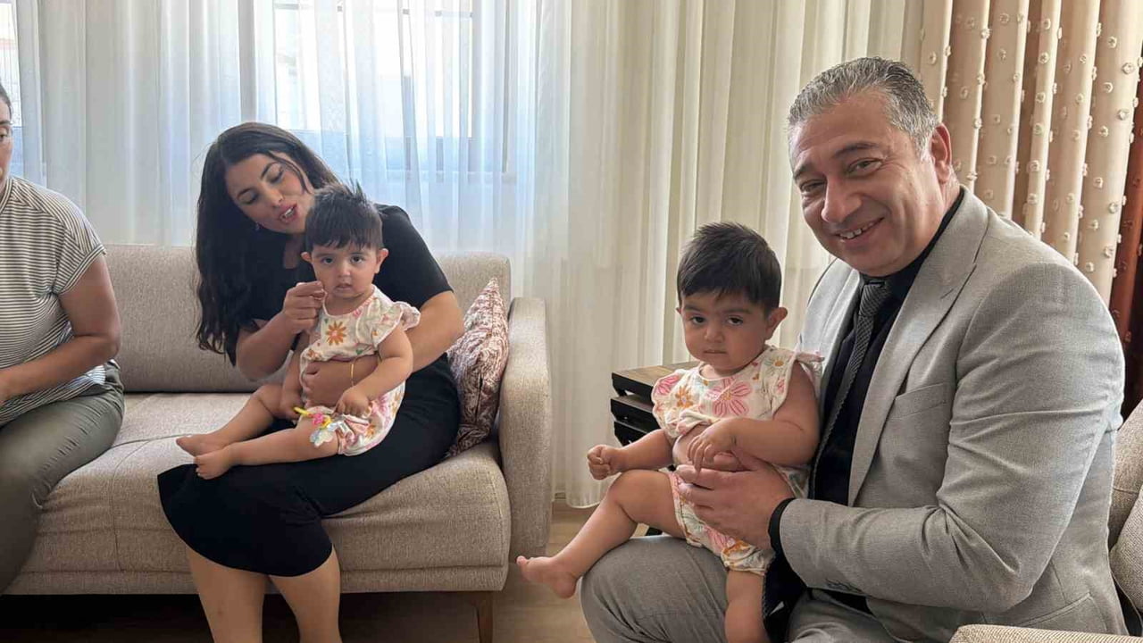 GÖZÜBÜYÜK AİLESİNİ EVLERİNDE ZİYARET EDEN ADIYAMAN VALİ YARDIMCISI EMİNE KARATAŞ İLE AİLE VE...