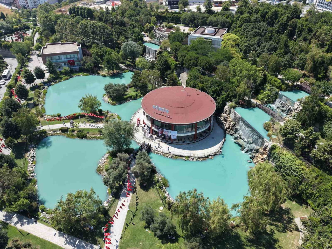 GÜMÜŞ SOSYAL TESİSİ, KIBRIS 74 EMEKLİ EVİ VE ESENYURT SANAT MERKEZİ DÜZENLENEN TÖRENLERLE...