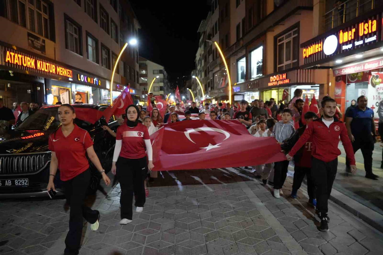 GÜMÜŞHANE'DE 15 TEMMUZ DEMOKRASİ VE MİLLİ BİRLİK GÜNÜ DOLAYISIYLA BİR DİZİ ETKİNLİK...