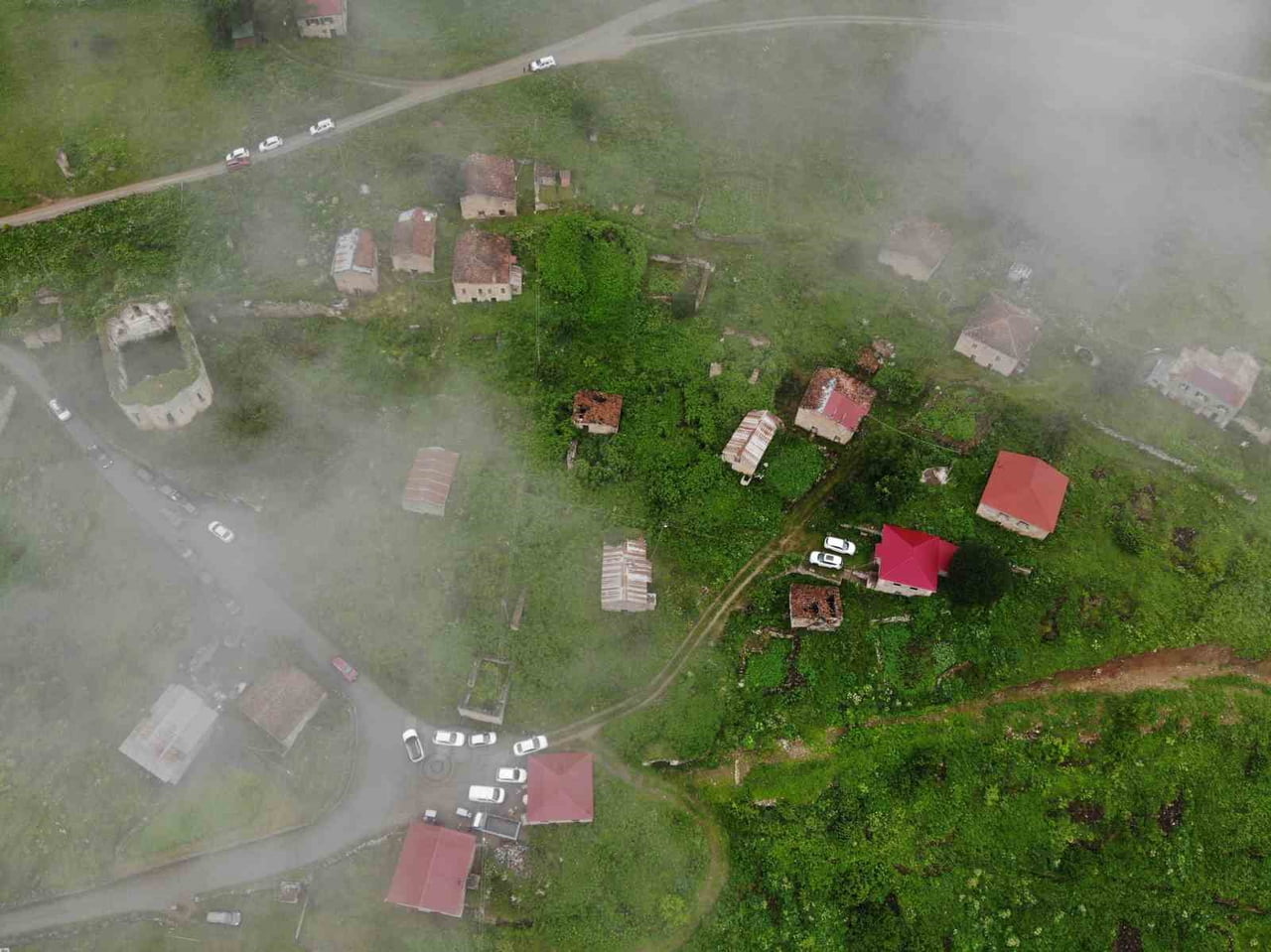 GÜMÜŞHANE'DEKİ SANTA HARABELERİ, SİSLER ARASINDAKİ TARİHİ DOKUSU VE EŞSİZ DOĞASIYLA...