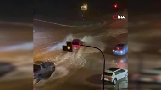 Güney Amerika ülkesi Şili’de şiddetli yağışların yol açtığı sel ve taşkınlarda 13 kişi hayatını...