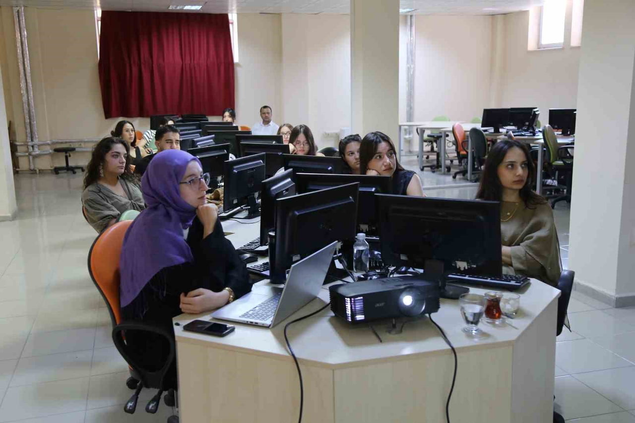 GÜNEY MARMARA KALKINMA AJANSI VE BALIKESİR ÜNİVERSİTESİ GENÇLERİ İŞ DÜNYASINA HAZIRLIYOR