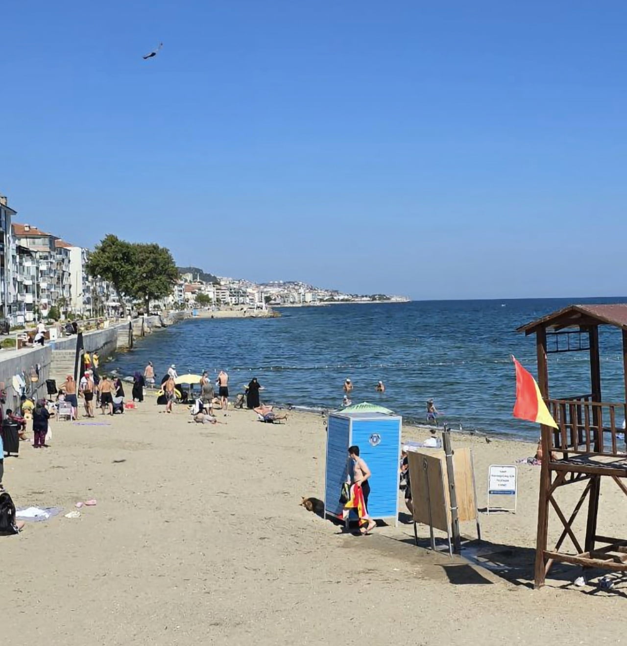 GÜZELYALI BURGAZ SAHİLİ'NDE DENİZDE YÜZÜSTÜ HAREKETSİZ HALDE BULUNAN KİŞİ, KALDIRILDIĞI HASTANEDE...