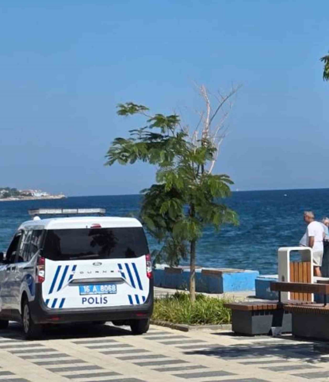 GÜZELYALI BURGAZ SAHİLİ'NDE DENİZDE YÜZÜSTÜ HAREKETSİZ HALDE BULUNAN KİŞİ, KALDIRILDIĞI HASTANEDE...
