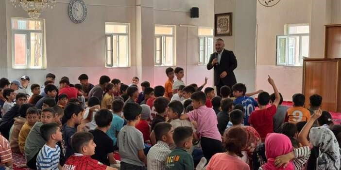 HACI ABDURRAHMAN ÇETİN VE HACI SAİT CAMİLERİNDE ÖĞRENCİLERLE BİR ARAYA GELEN İL MÜFTÜSÜ OKUŞ...