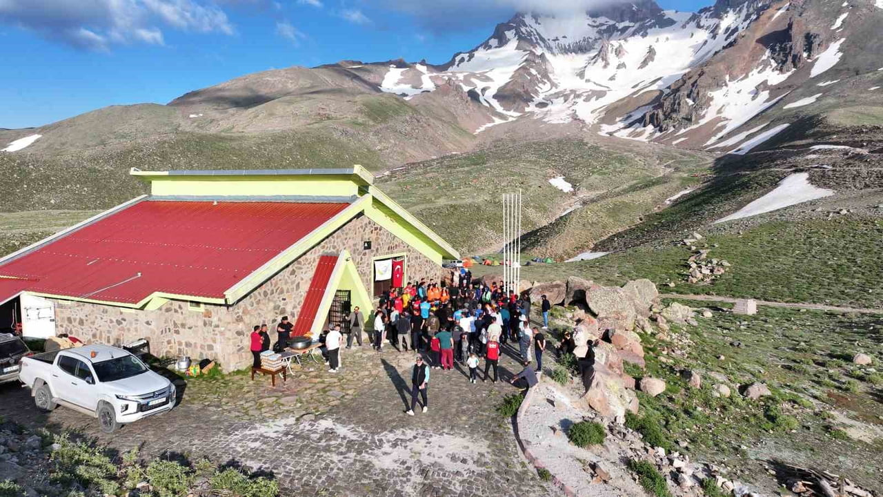 HACILAR BELEDİYE BAŞKANI BİLAL ÖZDOĞAN, HACILAR DAĞCILIK VE KIŞ SPORLARI KULÜBÜ (HADAK) TARAFINDAN...