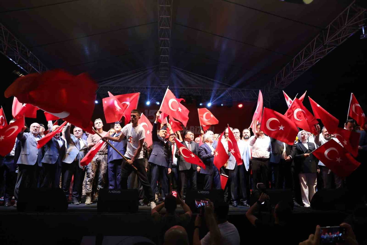 HACILAR BELEDİYE BAŞKANI BİLAL ÖZDOĞAN; KAYSERİ CUMHURİYET MEYDANI'NDA DÜZENLENEN 15 TEMMUZ...