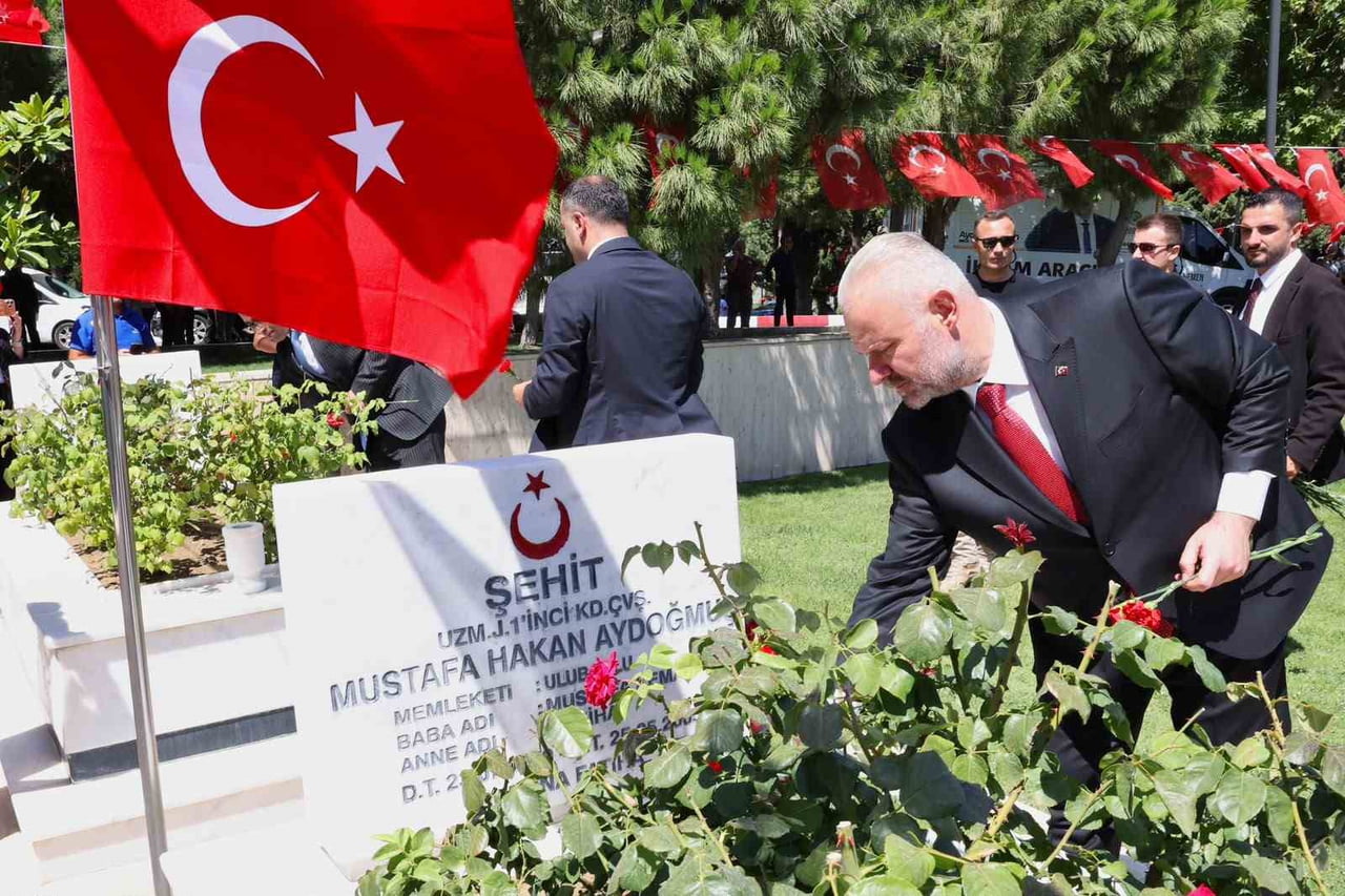 HAİN DARBE GİRİŞİMİNİN BERTARAF EDİLİŞİNİN 10. YIL DÖNÜMÜ’NDE MENEMEN YILDIZTEPE ŞEHİTLİĞİ'NDE...