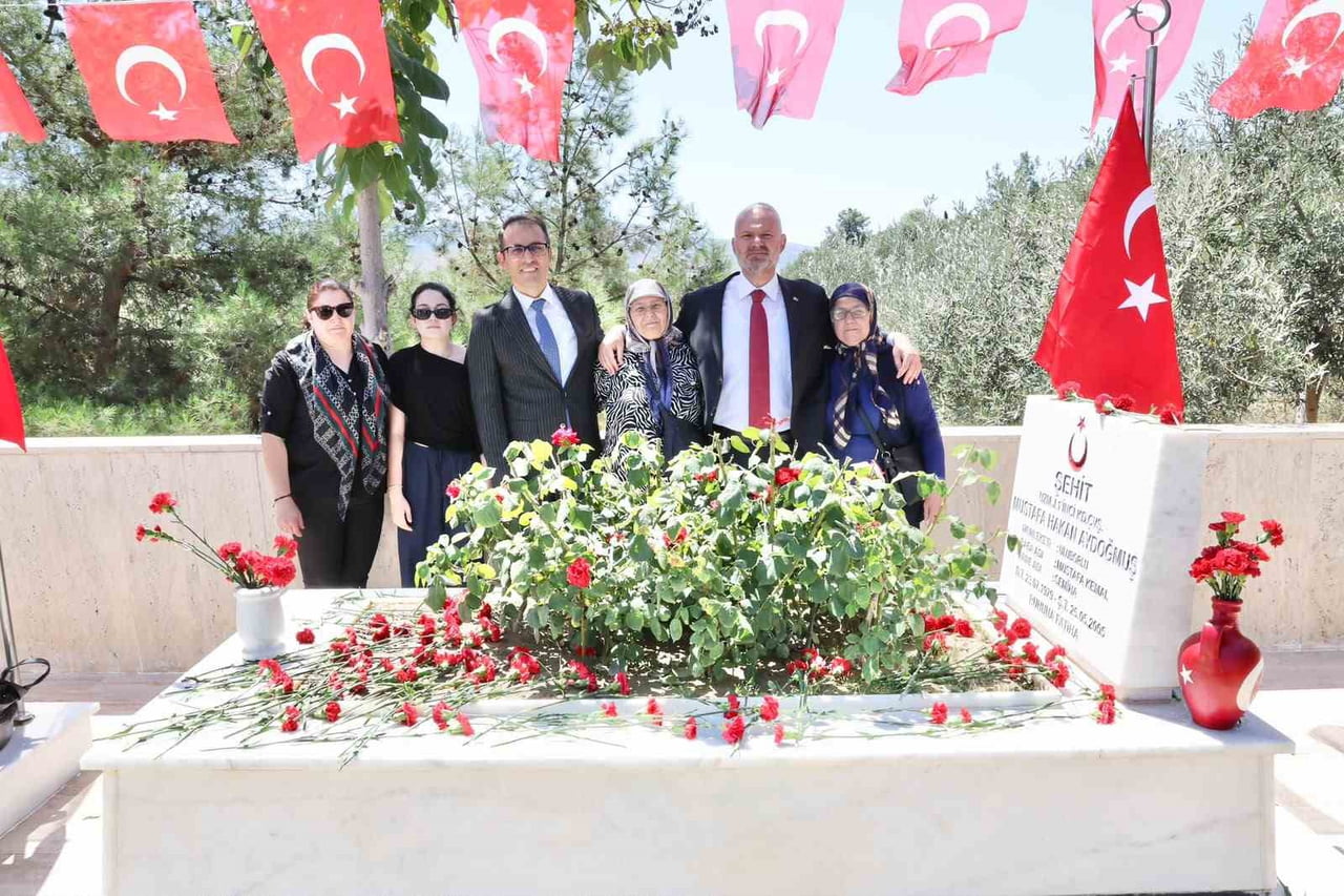 HAİN DARBE GİRİŞİMİNİN BERTARAF EDİLİŞİNİN 10. YIL DÖNÜMÜ’NDE MENEMEN YILDIZTEPE ŞEHİTLİĞİ'NDE...