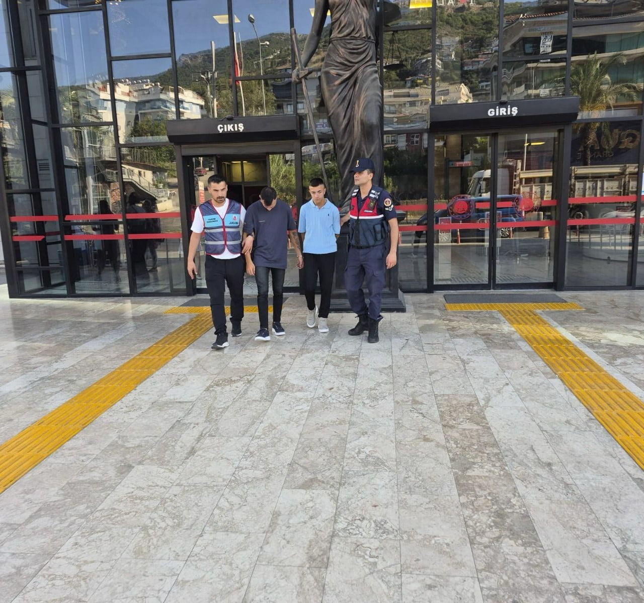 HAKİMLİKÇE HIRSIZLIK SUÇUNDAN TUTUKLANAN N.A.Y. VE T.A., ALANYA L TİPİ KAPALI CEZA İNFAZ KURUMU’NA...
