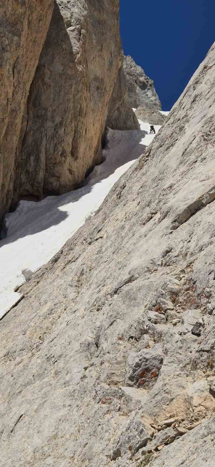 HAKKARİ'DEKİ CİLO DAĞININ ZİRVESİNE TIRMANAN BURSALI DAĞCIDAN 2 GÜNDÜR HABER ALINAMIYOR. ZİRVE...