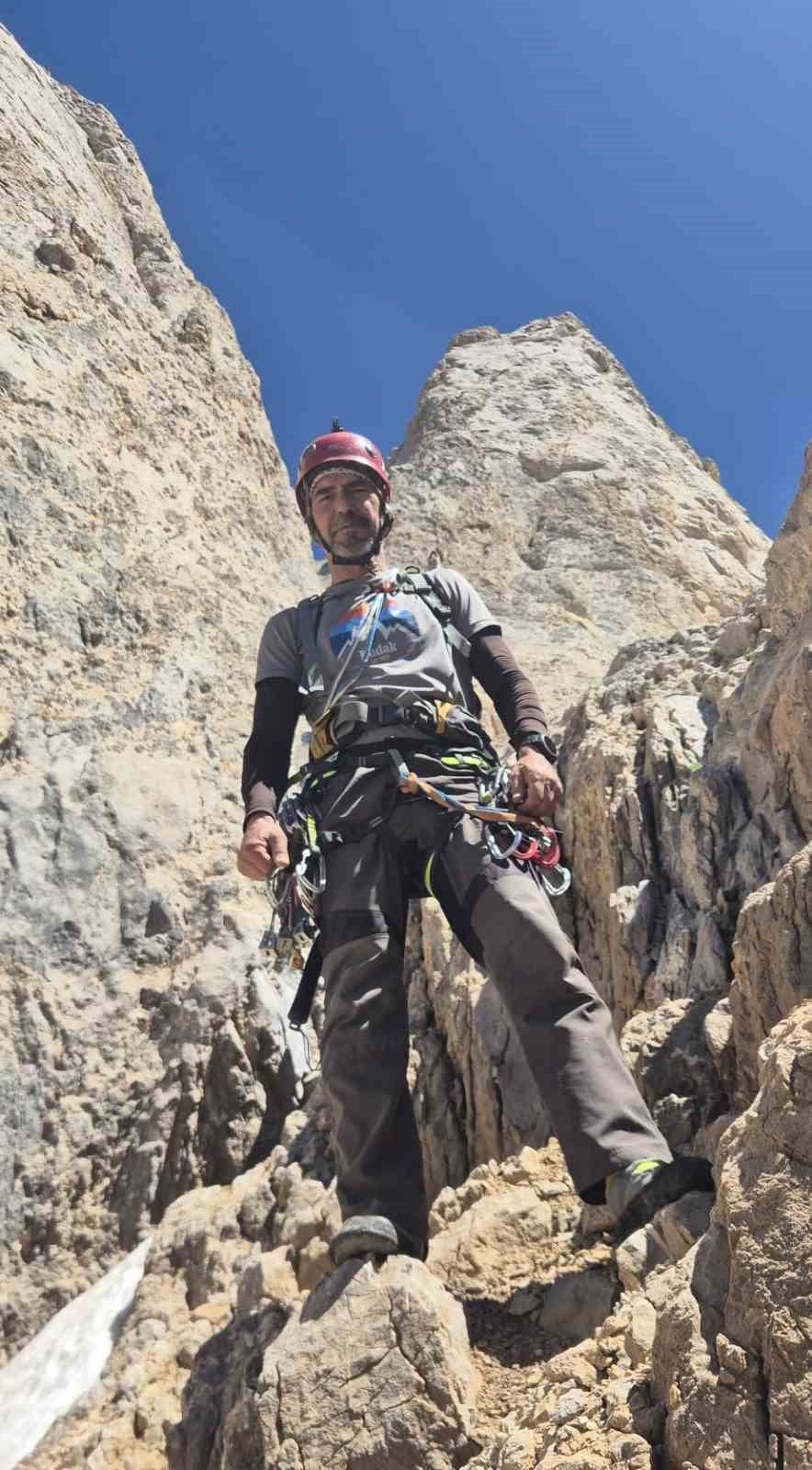 HAKKARİ'DEKİ CİLO DAĞININ ZİRVESİNE TIRMANAN BURSALI DAĞCIDAN 2 GÜNDÜR HABER ALINAMIYOR. ZİRVE...