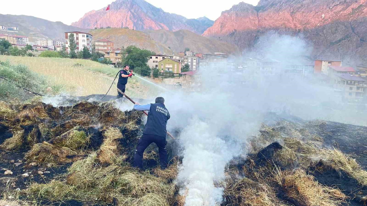 HAKKARİ’DE İHTİYAÇ SAHİBİ BİR AİLENİN KIŞLIK HAYVAN YEMLERİ ÇIKAN YANGINDA KÜL OLDU.