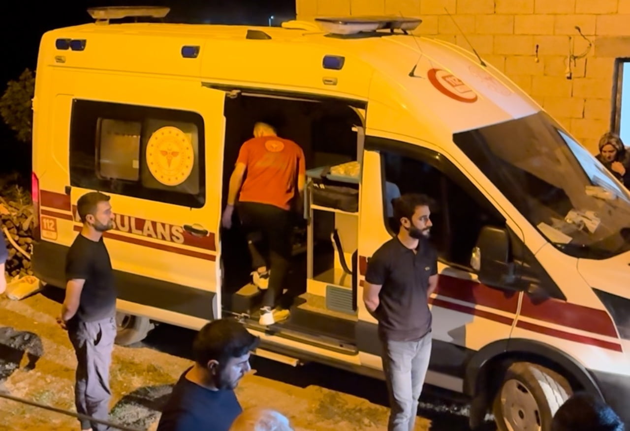 HAKKARİ’NİN ŞEMDİNLİ İLÇESİNDE BİR GENÇ EVİNDE ÖLÜ BULUNDU.