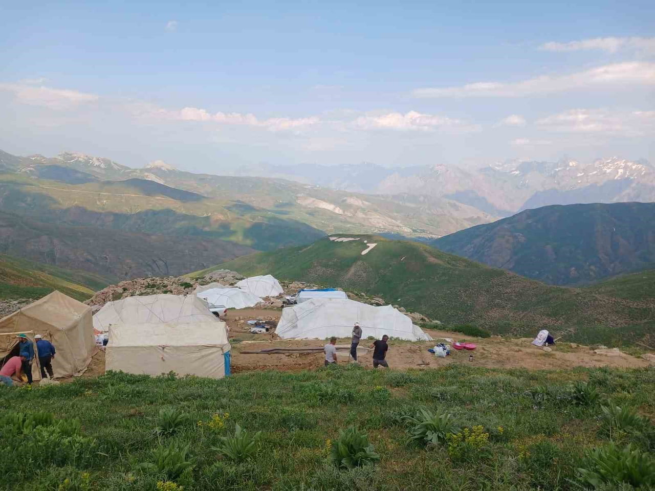 HAKKARİ’NİN TARIM VE HAYVANCILIKLA GEÇİMİNİ SAĞLAYAN DURANKAYA BELDESİ’NDE, YÜKSEK KESİMLERDE...