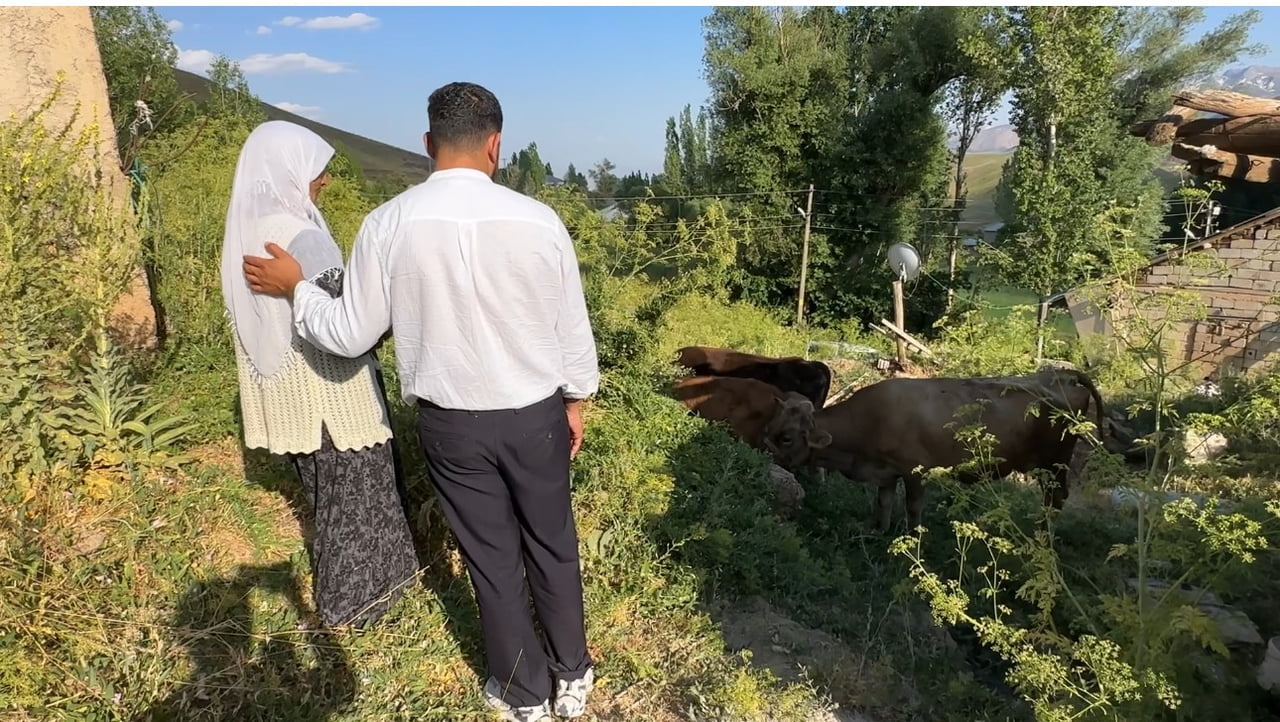 HAKKARİ’NİN YÜKSEKOVA İLÇESİNDE, AİLESİNİN TEK GEÇİM KAYNAĞI OLAN İNEĞİ UÇURUMDAN DÜŞEREK TELEF...